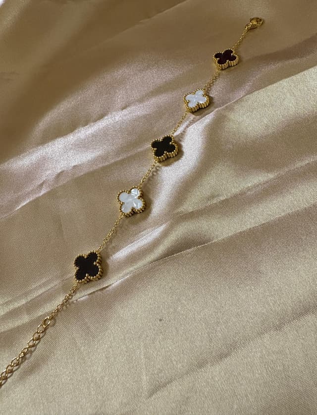 B&W CLOVER VANCLEEF BRACELET