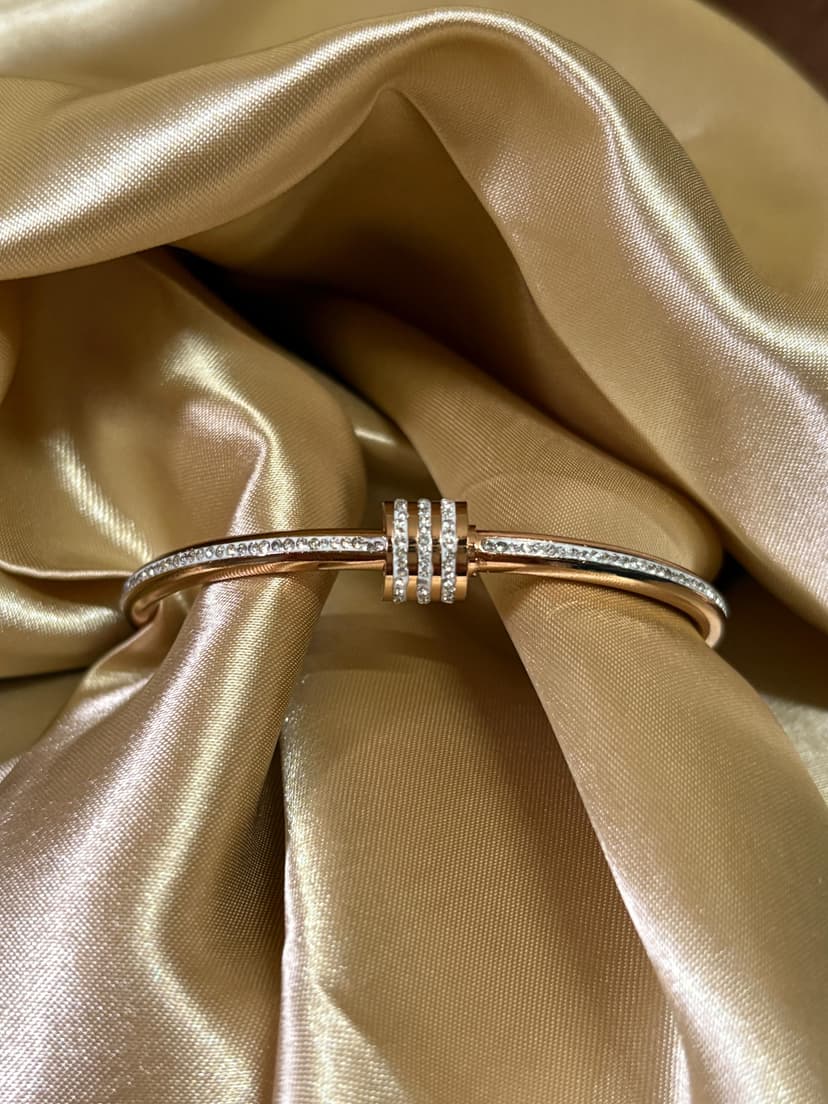 DIAMOND STUDDED BRACELET